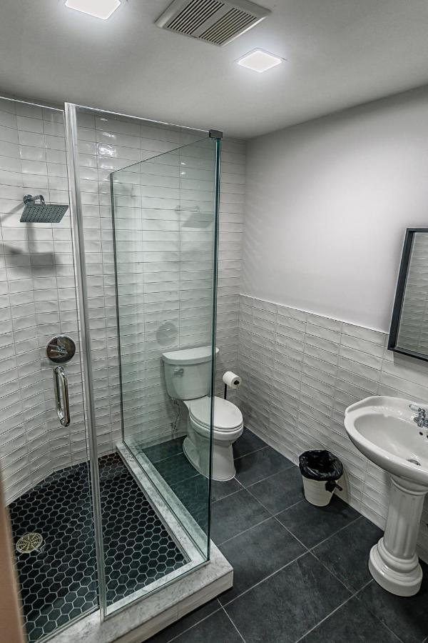 Single Bed 3-Bed Female Dormitory Private Bathroom