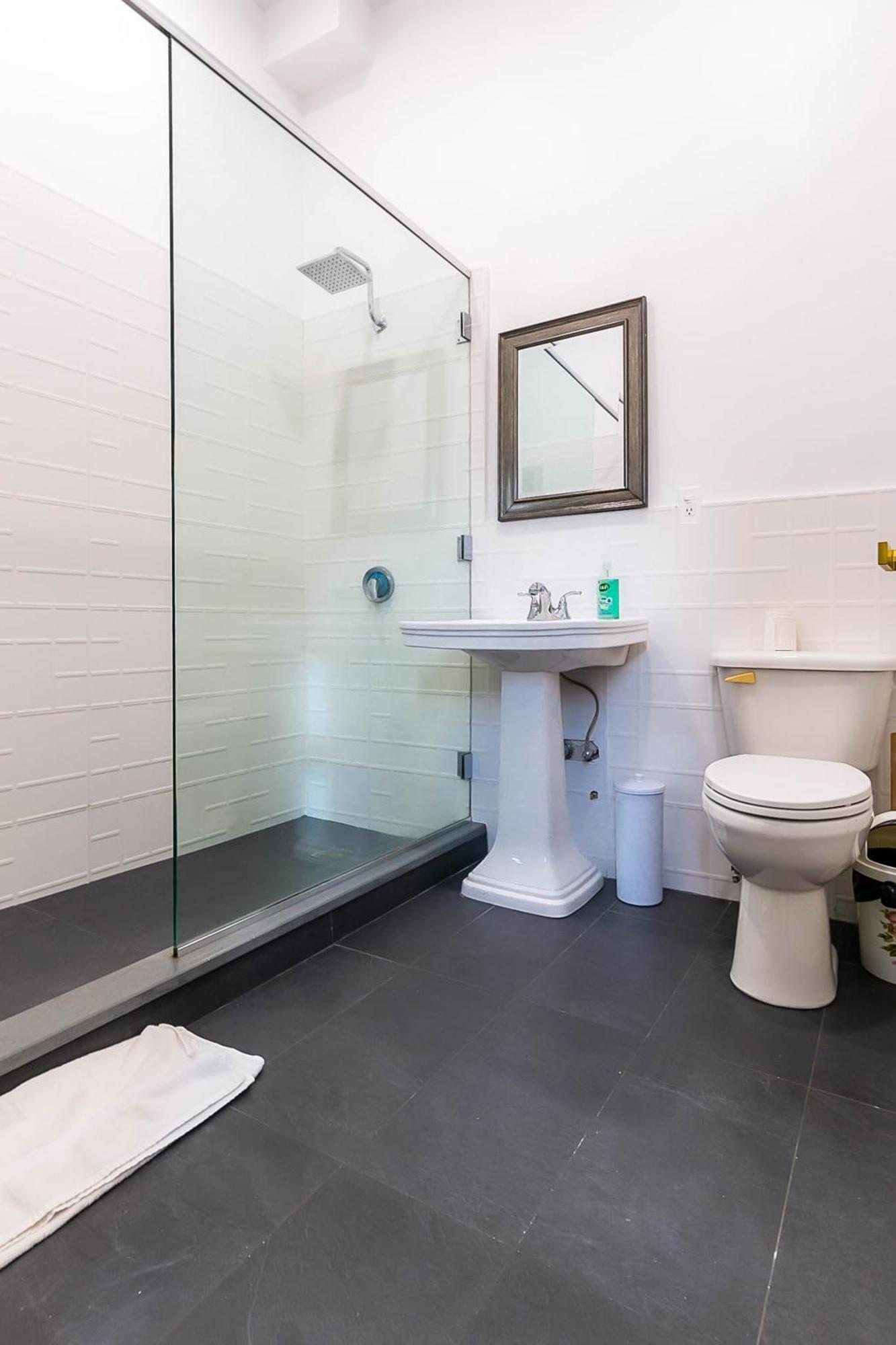 Single Bed 4-Bed Mixed Dormitory Private Bathroom