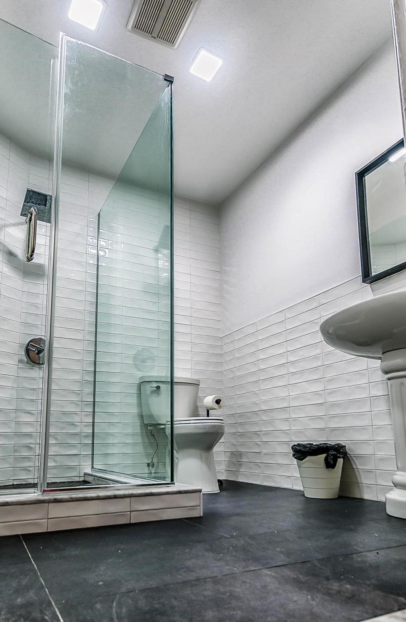 Single Bed 3-Bed Mixed Dormitory Private Bathroom
