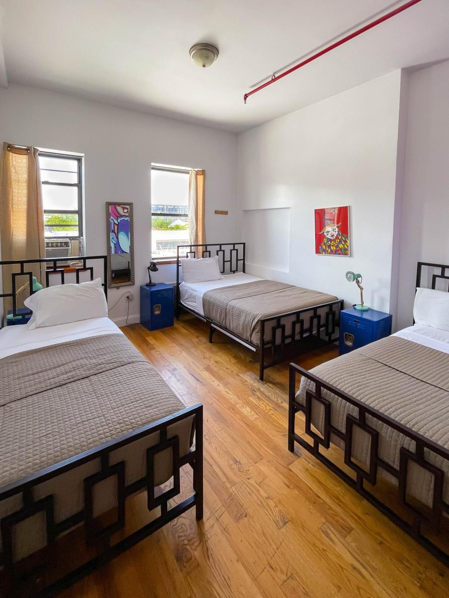 Single Bed 3-Bed Mixed Dormitory Private Bathroom