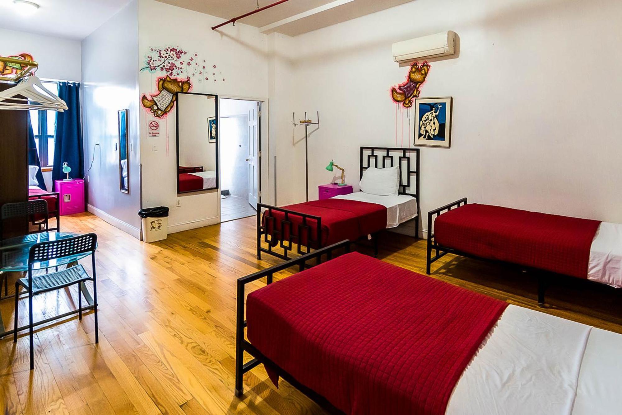 Single Bed 4-Bed Mixed Dormitory Private Bathroom