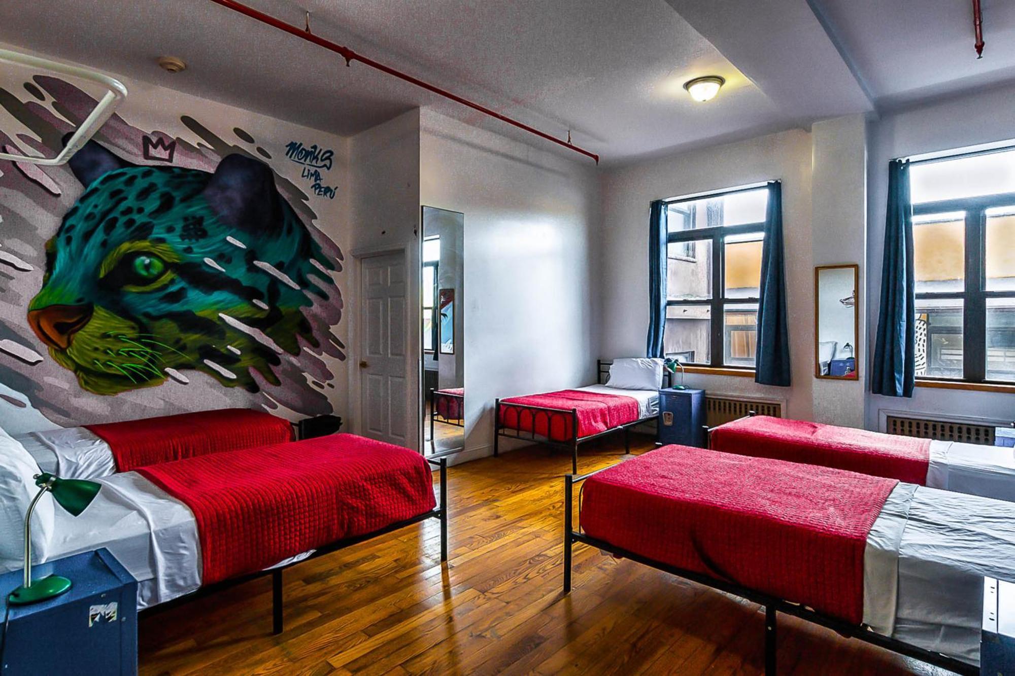 Single Bed 4-Bed Mixed Dormitory Private Bathroom