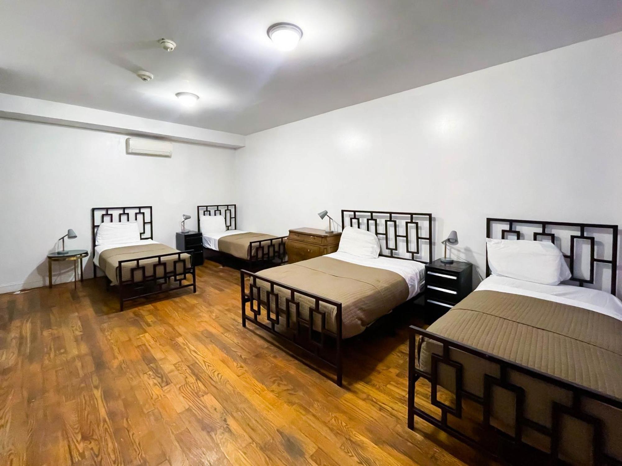 Single Bed 4-Bed Mixed Dormitory Private Bathroom