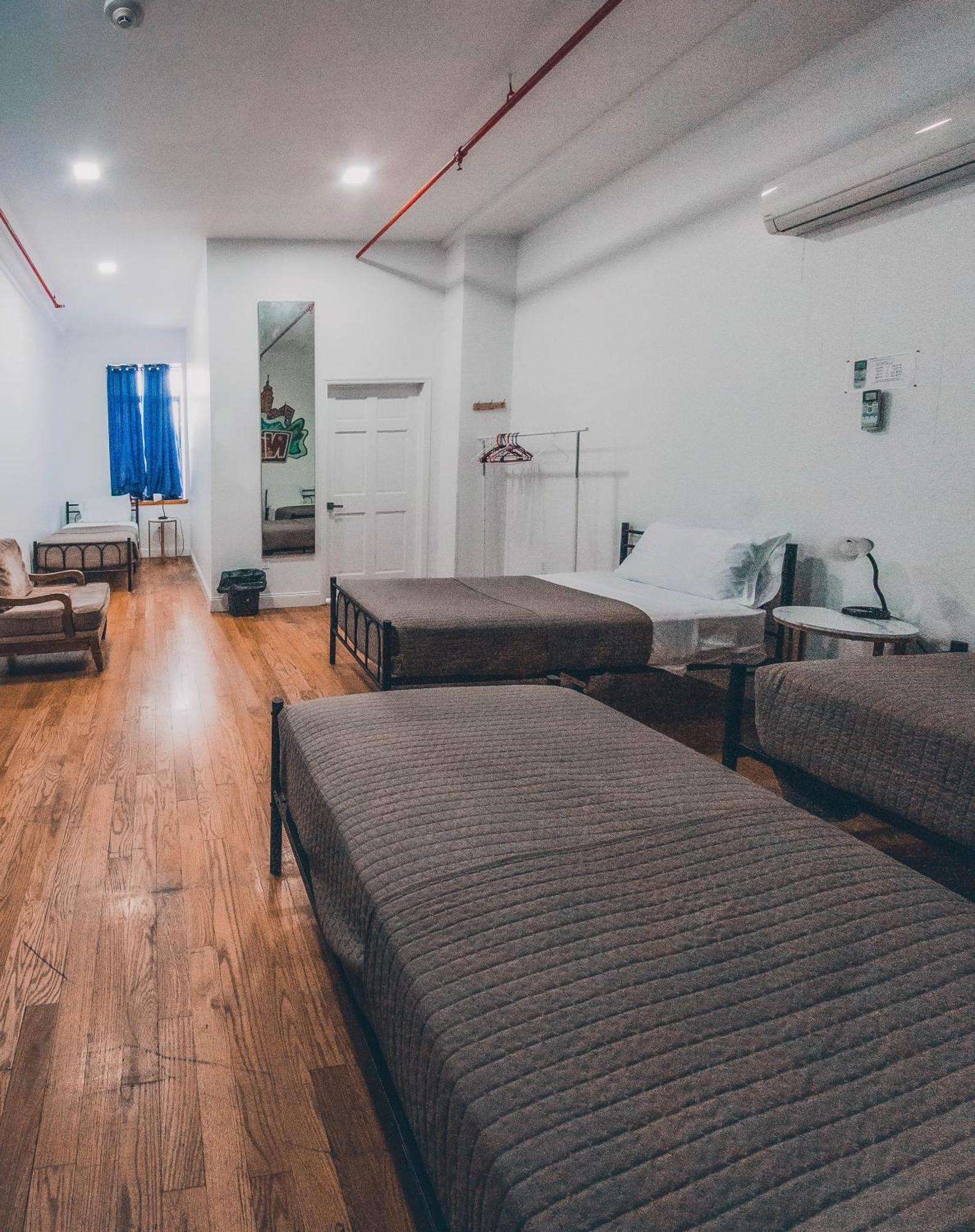 Single Bed 4-Bed Mixed Dormitory Private Bathroom