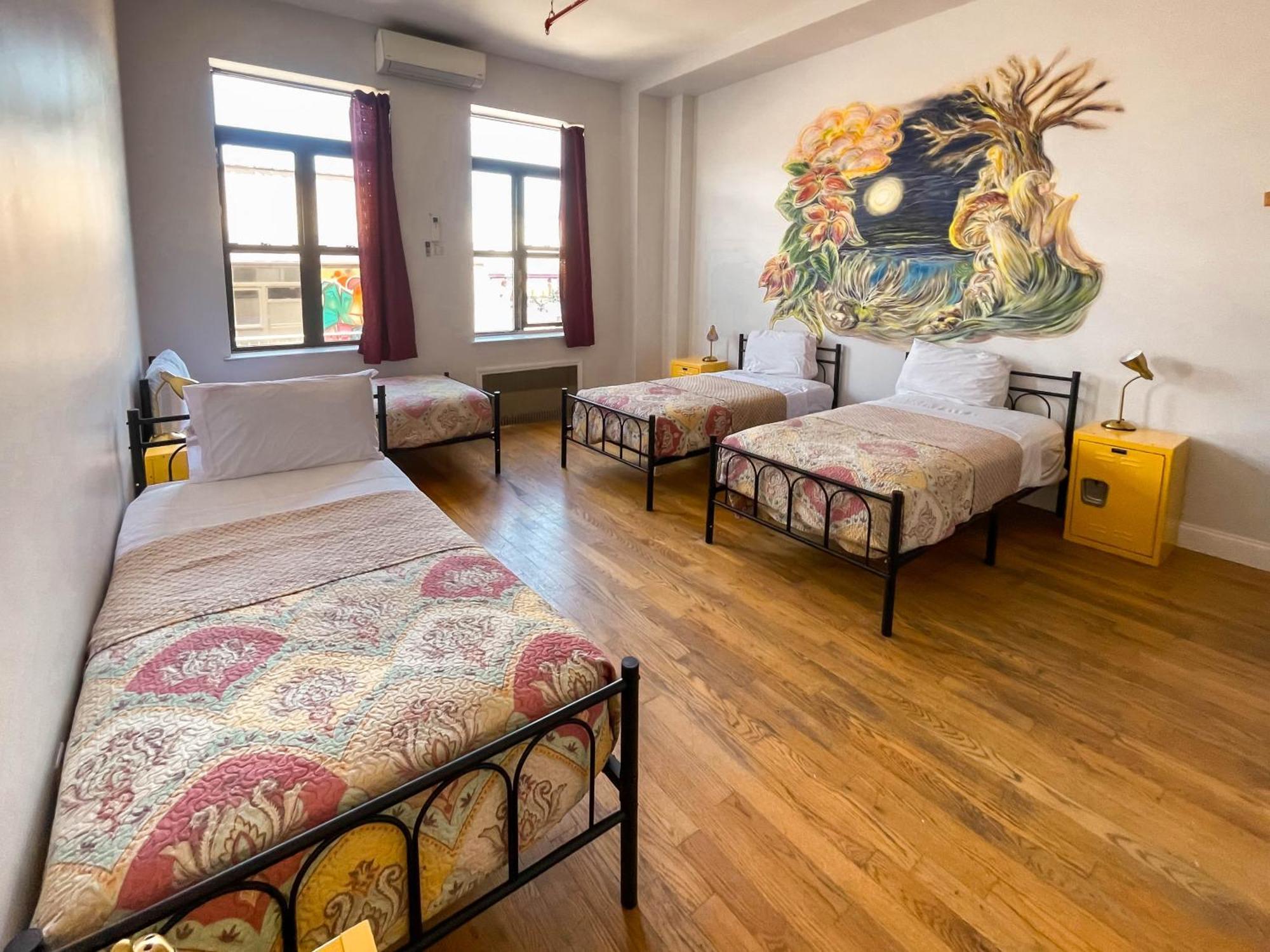 Single Bed 4-Bed Mixed Dormitory Private Bathroom